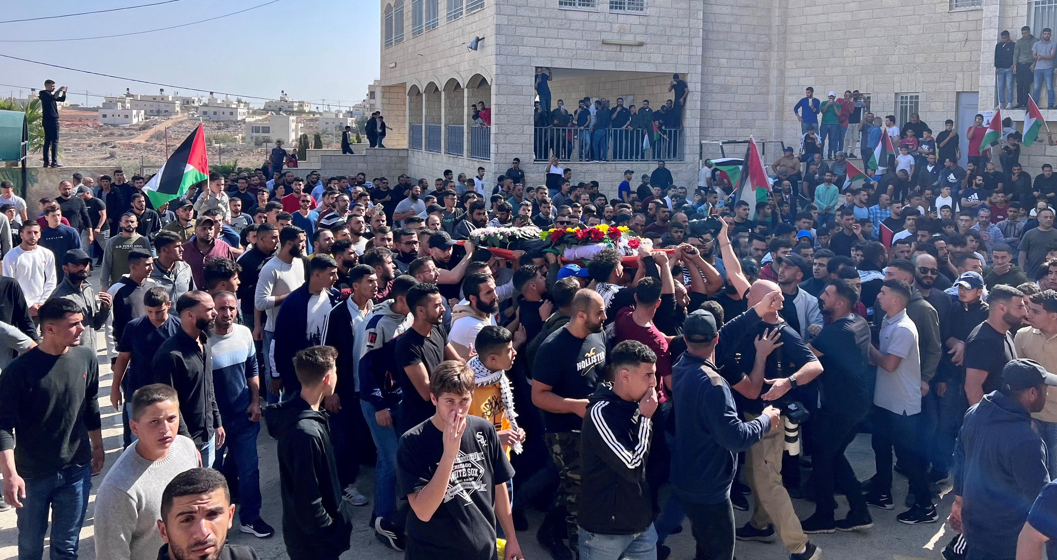 جانب من التشييع (تصوير: رامي سمارة/ وفا)